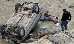 Ayancık'ta otomobil dereye düştü: 1 kişi yaralandı