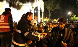 Aydın Büyükşehir Belediyesi'nden Kadir Gecesi'nde tatlı ikramı