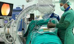 Aydın Devlet Hastanesi'nde İlk Kez Kapalı Bel Fıtığı Ameliyatı Gerçekleştirildi