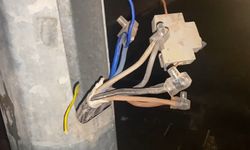 Aydınlatma Direklerinden Evlerine Kaçak Elektrik Çekenler Yakalandı