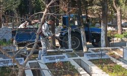 Ayvalık'taki Mezarlıklar Bayram Ziyaretine Hazırlanıyor