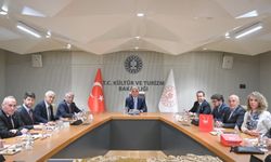 Bakan Ersoy'dan 2026 Turizm Stratejileri Üzerine Önemli Toplantı