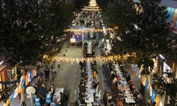 Balıkesir'de 10 Bin Kişi İftar İçin Caddeye Akın Etti