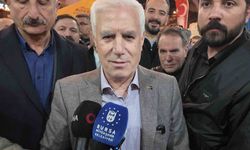 Başkan Bozbey, sahurda vatandaşlarla bir araya geldi ve tarihi fırınlarda tahinli pide ile simit dağıttı