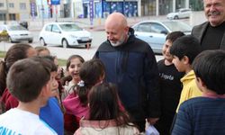 Başkan Çolakbayrakdar: 'Çocuklarımız için her parka toprak alanları ekliyoruz'