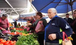 Başkan Gençay, bayram öncesi pazar esnafıyla bir araya geldi