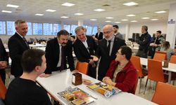 Başkan Özdoğan, Kayseri Üniversitesi Öğrencileriyle İftar Sofrasında Bir Araya Geldi