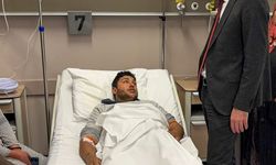 Başkan Vekili Çiçek, hastanede trafik kazasında yaralanan personeli ziyaret etti