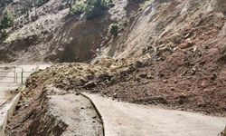 Batman'da Üç İlçede Toprak Kaymaları Ulaşımı Aksattı
