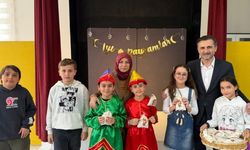 Bayram Hediyeleri İl Müdürü Tarafından Öğrencilere Dağıtıldı