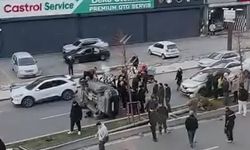 Beylikdüzü'nde Elektrik Direğine Çarpan Araç Havada Döndü