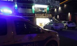 Biber gazıyla kuyumcuya giren maskeli üç saldırgan, sahte bilezikleri çaldı