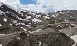 Bingöl'de heyelan nedeniyle yolda çalışmalar başlatıldı