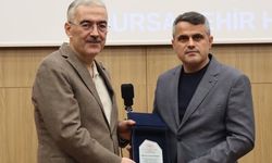 Bir Yılda 3 Bin 766 Ameliyat Gerçekleştiren Doktora Ödül