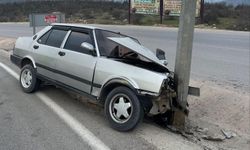 Bursa'da otomobil direğe çarparak kaza yaptı, 1 kişi yaralandı