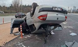 Bursa'da otomobilin devrilmesi: Yaralı yok, şansla kurtuldular