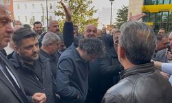 Bursa'da özel halk otobüsü işletmecileri belediye önünde toplandı