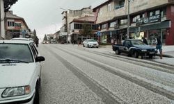 Çal ilçesinde Mart ayında kar yağışı gerçekleşti