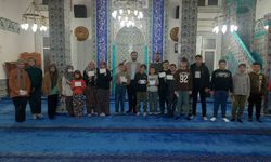 Camiye Devam Eden Çocuklara Harçlık İkram Edildi