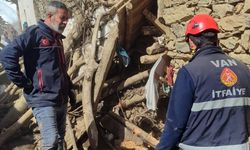 Çatak'ta Ahır Çöktü: 50 Kuzu Göçükte Kaldı