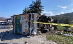 Çay yüklü tır devrildi: Bir kişi yaralandı