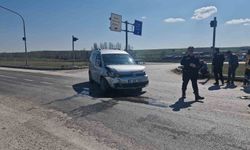 Çorum'da hafif ticari araç ile otomobilin çarpışması sonucu 1 kişi yaralandı