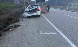 Çorum'da otomobil dereye yuvarlandı: 4 kişi yaralandı