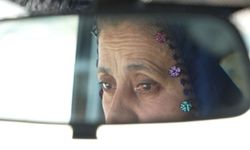 Direksiyon Başındaki Kadın: 15 Yıldır Servis Şoförlüğü Yapıyor