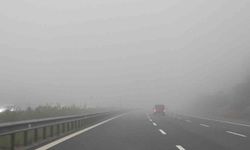 Düzce'de TEM Otoyolu'nda Yoğun Sis Görüşü Etkiliyor