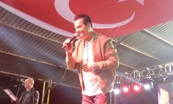 Düziçi'nde 106. Kurtuluş Yılı Coşkusu Hakan Peker'in Konseriyle Başladı