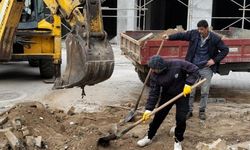 Edremit Belediyesi Altınkum ve Kadıköy Mahallelerinde Yol Yenileme İşlemleri Yapıyor