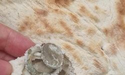 Ekmeğin İçinden Bozuk Para Halka Çıktı