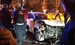 Elazığ'da iki araç çarpıştı: 2 kişi yaralandı