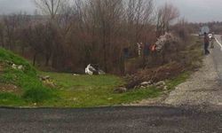 Elazığ'da otomobil dereye düştü: Üç kişi yaralandı