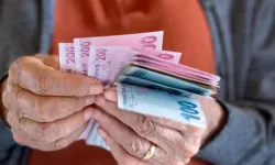 17 Milyon Emekliye Müjde: Bayram İkramiyesi ve Maaşlar Bugün İtibarıyla Yatmaya Başladı — Tam Takvim Burada