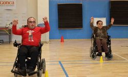 Engellisin evlenemezsin dediler, akülü sandalyede zeybek oynuyorlar