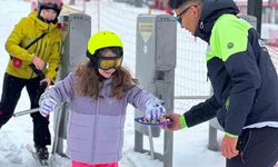 Erciyes Kayak Merkezi'nde Bayram Şekerleri Dağıtıldı