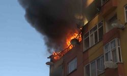 Esenler'deki 4 Katlı Binanın Çatısında Yangın Çıktı