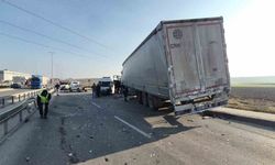 Eskişehir'de 5 aracın karıştığı zincirleme trafik kazasında 12 kişi yaralandı