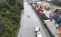Eyüpsultan'da Yağışlar Sonrası Yol Göl Haline Geldi