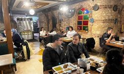 Fatih'te Üniversite Öğrencileri İftar Sofrasında Buluştu