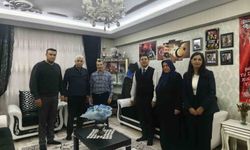 Gazetecilerden Şehit Ailesine Duygusal Ziyaret