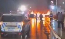 Gaziantep'te İki Araç Çarpıştı, Alevler İçinde Kaldı