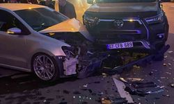 Gazipaşa'da kavşakta otomobil ve kamyonet çarpıştı: 1'i ağır 5 kişi yaralı