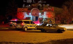 Gece kulübünde kavgayı ayırmaya çalışan personel bıçaklandı: Şüpheliler kayıplara karıştı