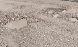 Gölbaşı'ndaki esnaf, belediyeye yol sorununu hatırlattı