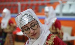 Halk Oyunları Yarışmasında Performans Sergileyen Ekipler Göz Doldurdu