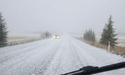 Haymana-Polatlı yolu dolu yağışlarıyla beyaza büründü