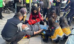 İki araç çarpıştı, savrulan araç yayaların arasına daldı, 5 kişi yaralandı