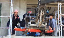 İnşaat iskelesinden düşen işçi hastaneye kaldırıldı